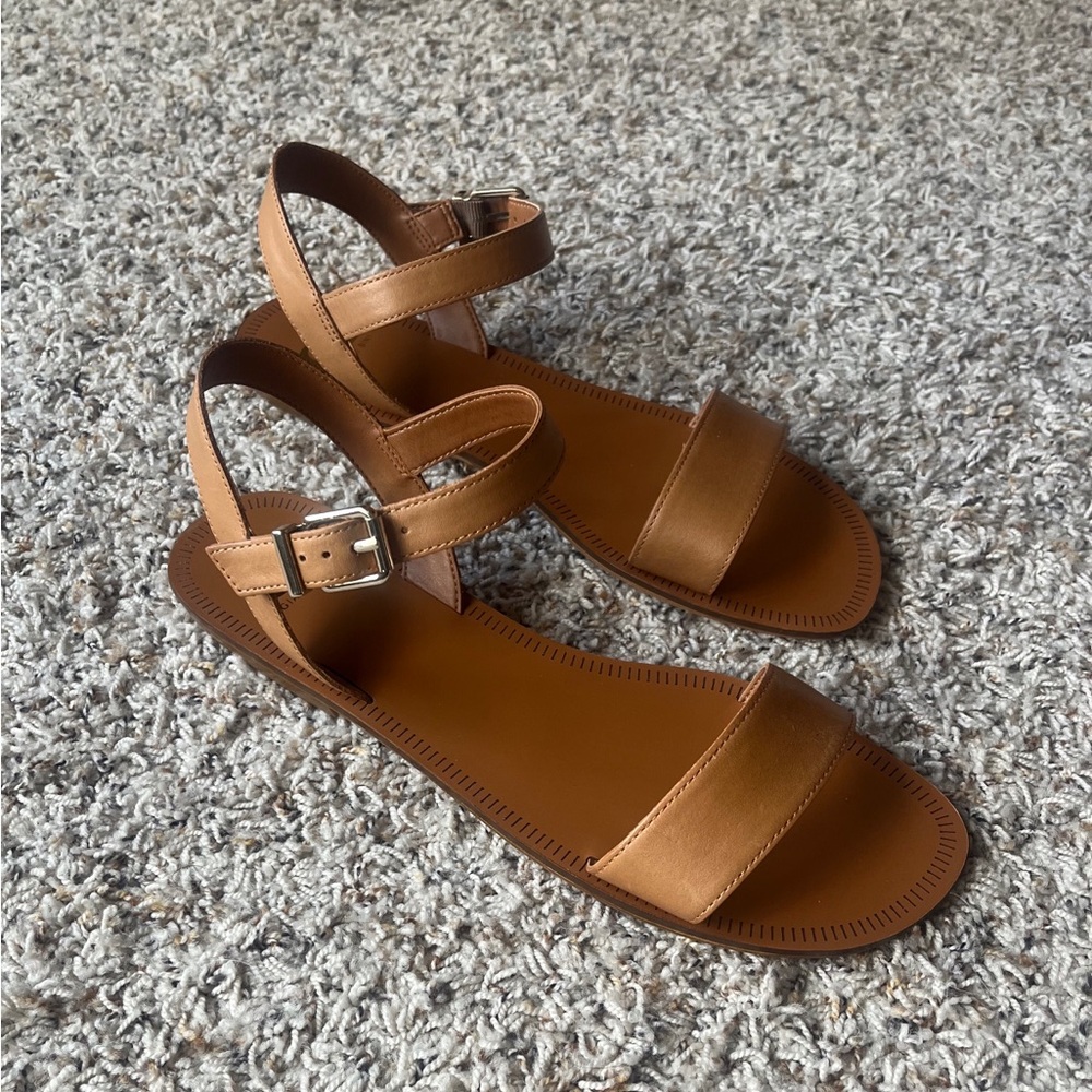 NEW! Gianni Bini Flat Sandals with Adjustable Straps
